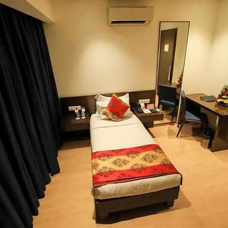 Hotel German Palace Near To Airport Gandhinagar Esterno foto