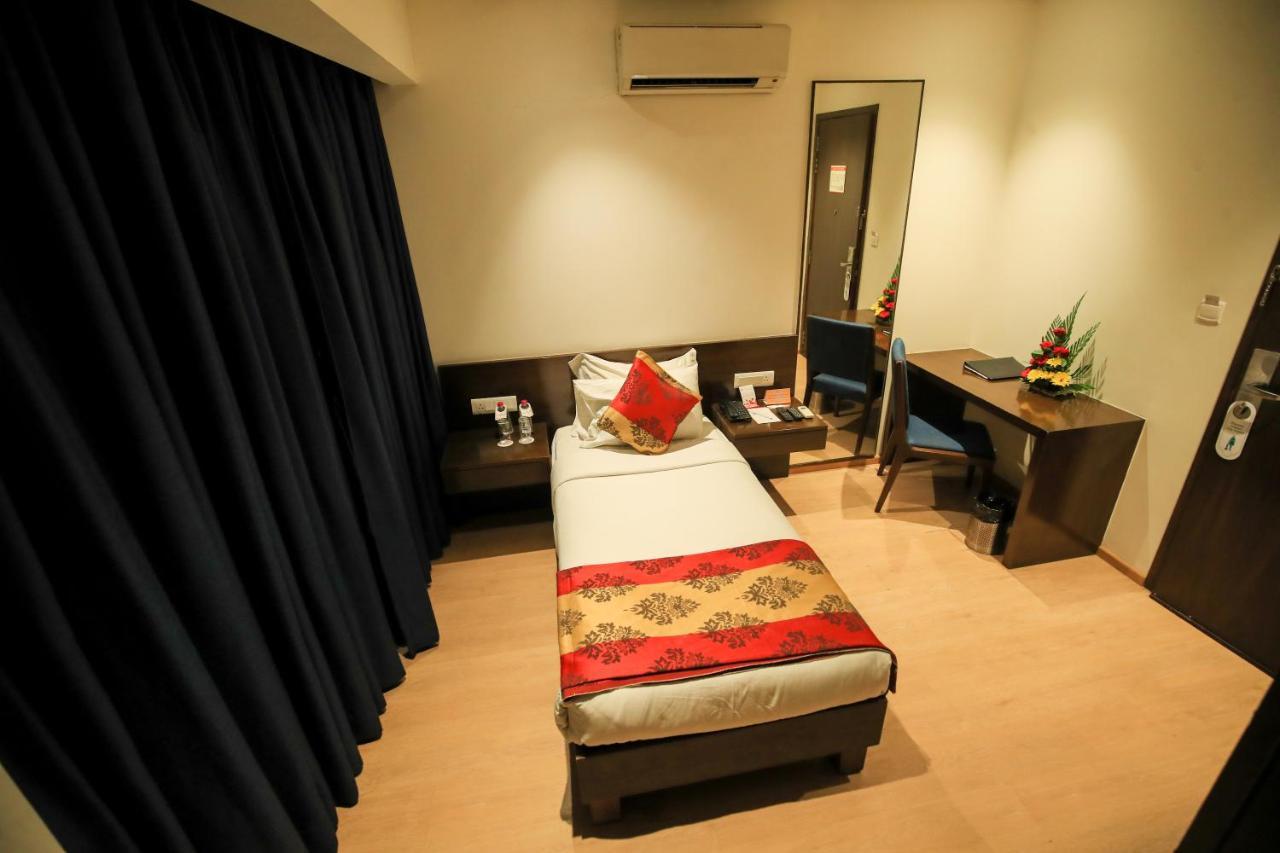 Hotel German Palace Near To Airport Gandhinagar Esterno foto