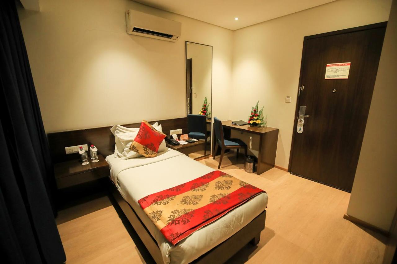 Hotel German Palace Near To Airport Gandhinagar Esterno foto