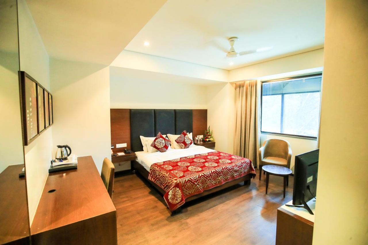 Hotel German Palace Near To Airport Gandhinagar Esterno foto