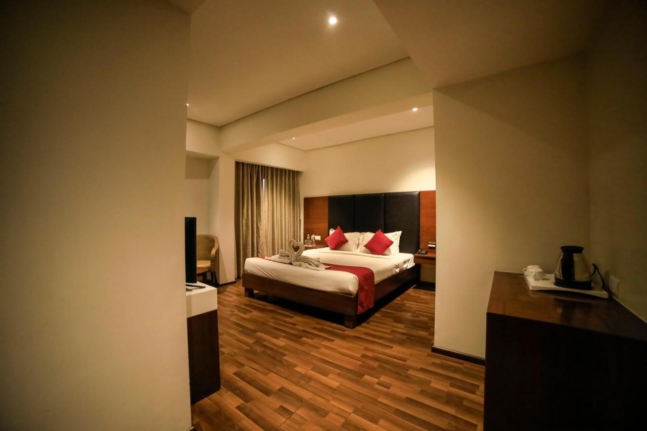 Hotel German Palace Near To Airport Gandhinagar Esterno foto