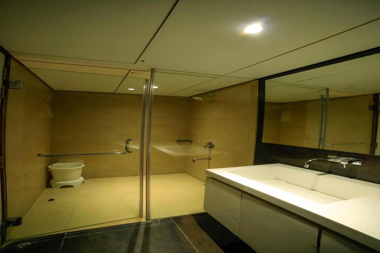 Hotel German Palace Near To Airport Gandhinagar Esterno foto